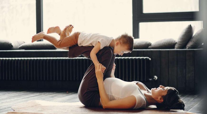maman-s-amuse-avec-son-fils