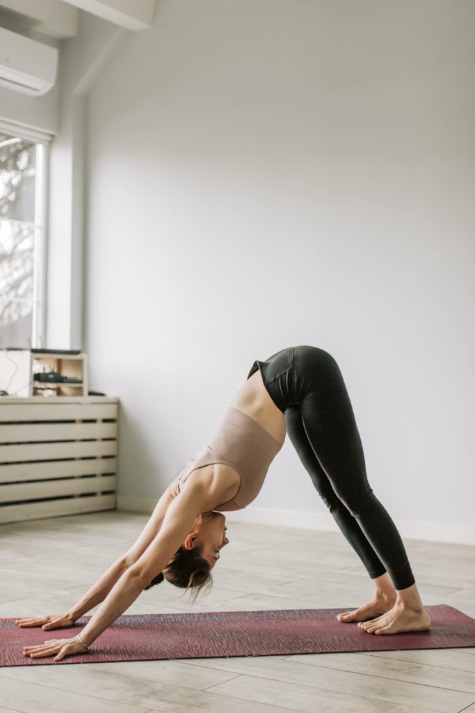 Femme séance de yoga