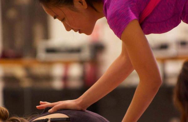 professeur de yoga durant week end yoga proche de paris